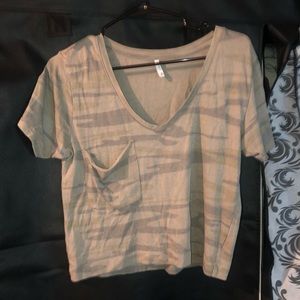 5 for $25📦 camo cropped shirt